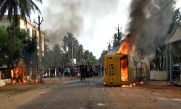 Andhra Pradesh: जिले में क्यों हुआ उग्र प्रदर्शन? आगजनी-पथराव में 20 लोग घायल...