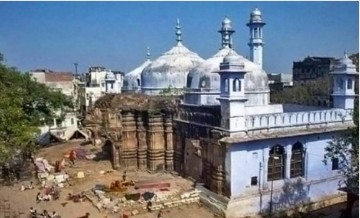 Gyanvapi Masjid: काशी विश्वनाथ मंदिर के महंत ने किया एक और शिवलिंग मिलने का दावा, जानिए पूरा मामला....