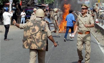 Saharanpur Trending News: सहारनपुर में जुमे की नमाज़ के बाद मुस्लिम समुदाय ने किया जमकर हंगामा और पथराव , पुलिस ने किया लाठीचार्ज! 