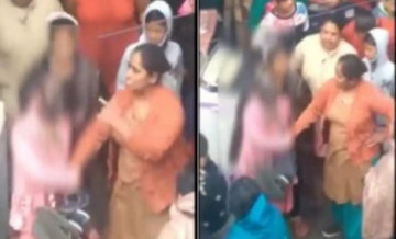 दिल्ली में महिला के साथ हैवानियत: पहले किया गैंगरेप, फिर बाल काटे, मुंह पर कालिख पोतकर सड़कों पर घुमाया!