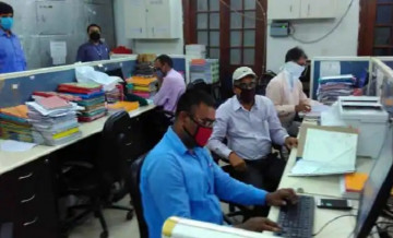यूपी में सरकारी दफ्तरों के लिए आई नई गाइडलाइन: अब सिर्फ इन लोगों को छोड़कर 50 फीसदी कर्मचारियों को आना होगा ऑफिस