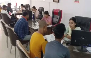 कोचिंग संचालक विवेक कुमार का तमंचा वाला वीडियो हुआ वायरल, रंगदारी के आरोप भी निकले झूठे! जानें क्या है पूरा सच Paryagraj Extortion