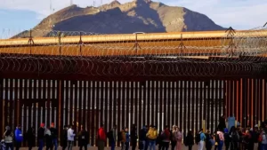 Donald Trump's proposal build wall US-Mexico border