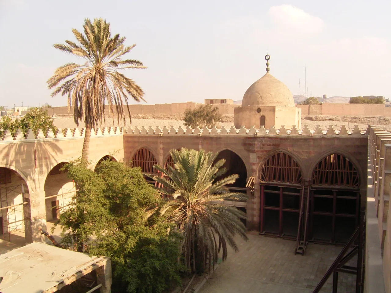 Aksunukar , Mosque