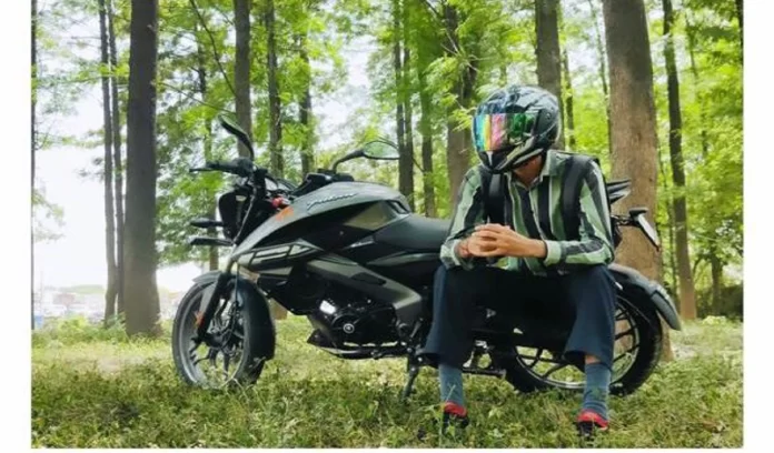 Vlogger wrote Hindu on bike