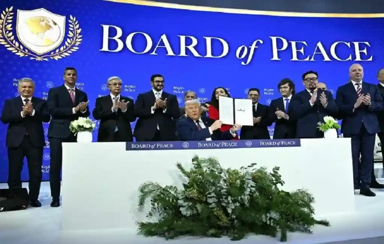 Trump Board of Peace: ट्रंप के ‘बोर्ड ऑफ पीस’ पर सियासी घमासान! कनाडा का न्योता रद्द, पाकिस्तान में मचा बवाल, यूरोप भी दूरी पर Trump Board of Peace