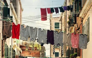 Bengaluru News: पड़ोसी के घर कपड़े सुखाने पर किरायेदार को मिला घर खाली करने का नोटिस, सोशल मीडिया पर बंटी राय bengaluru news