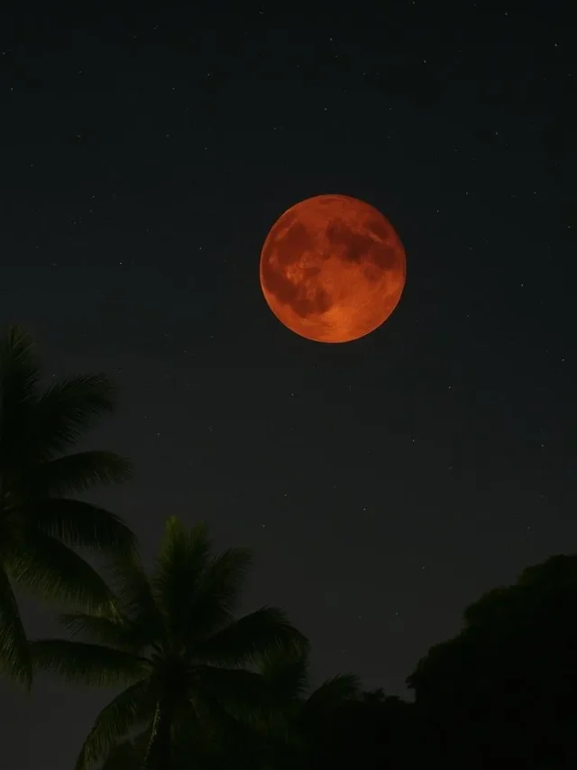 ब्लड मून क्या है और चाँद लाल क्यों दिखाई देता है?
