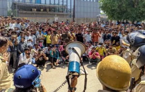 3000 करोड़ का नुकसान और 300+ गिरफ्तारियां, 21% सैलरी हाइक के बाद भी क्या थमेगा बवाल? | Noida Alert Noida Alert, Noida Alert