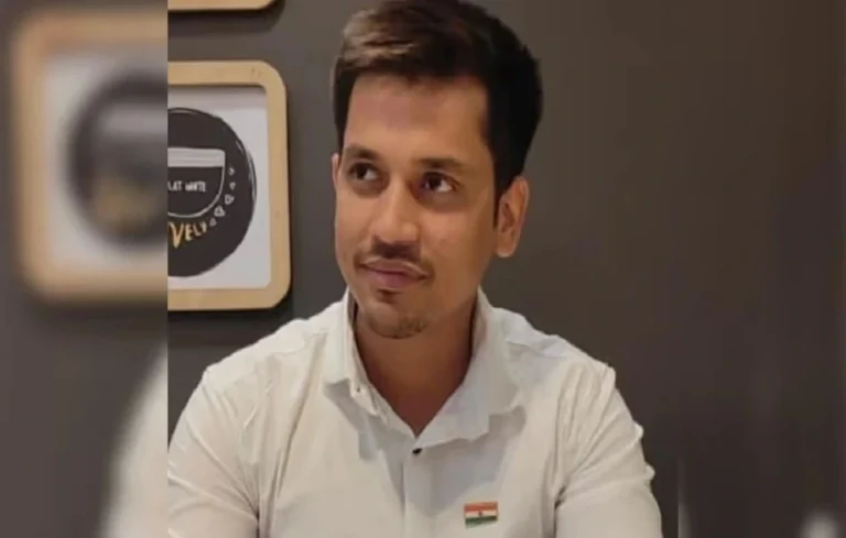 कभी सड़क किनारे किताबें बेचता था ये लड़का आज है 22 शेल्टर होम का सहारा| Tarun Mishra Biography Tarun Mishra Biography