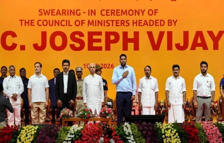 पहले वंदे मातरम्, फिर तमिल गीत… थलपति विजय के शपथग्रहण प्रोटोकॉल पर क्यों भड़क उठी तमिलनाडु की सियासत? Thalapathy Vijay CM Tamil Nadu Chief Minister oath ceremony