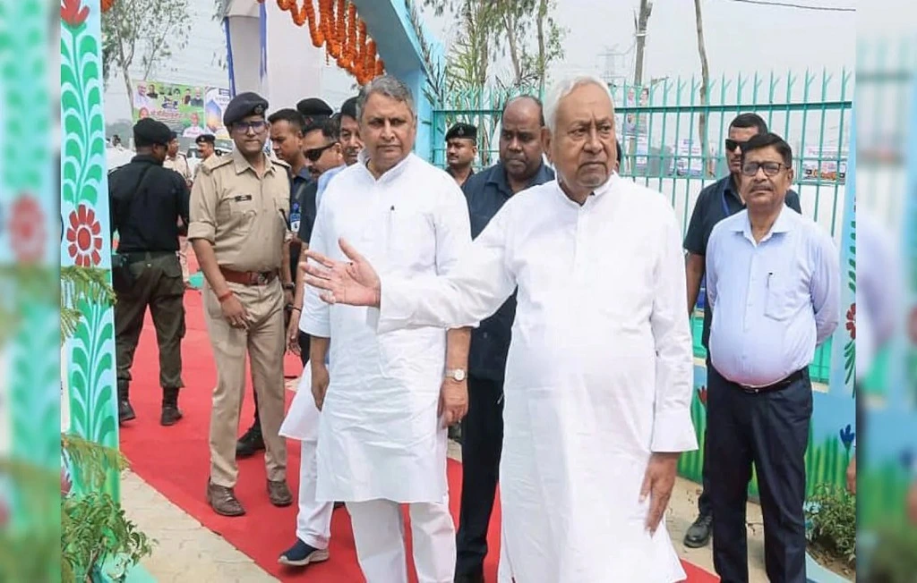 Nitish Kumar Meet Vijay Kumar Chaudhary