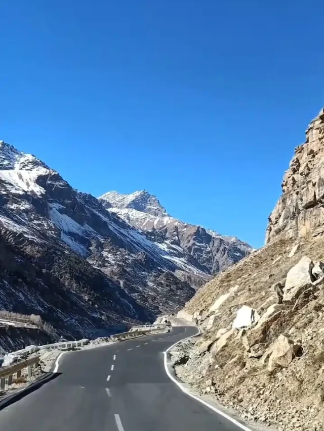 भारत के लद्दाख में दुनिया की सबसे ऊंची सड़क