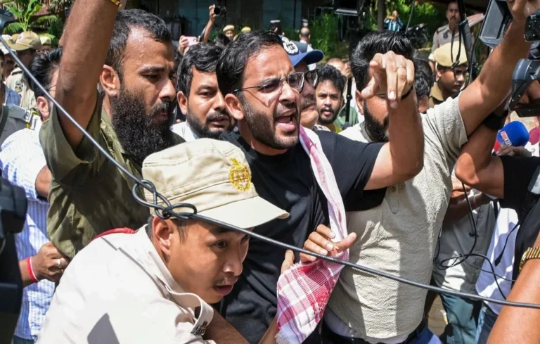 बैठक से पहले पुलिस का बड़ा एक्शन! हिरासत में CJP टीम, आशुतोष रांका का तीखा हमला— पोल खुलने से डर रहे हैं सीएम हिमंत| Ashutosh Ranka detained Assam Ashutosh Ranka detained Assam