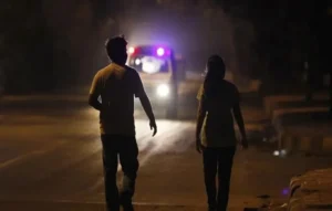 रात हमारी भी है: आधी रात को जब सड़कों पर निकलीं लड़कियां, तो टूटने लगा दिल्ली सेफ नहीं का डर| Delhi midnight women safety Delhi midnight women safety