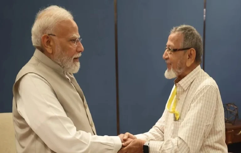 पीएम मोदी से मिले स्कूल के दोस्त, बीजेपी विधायक के खिलाफ कर दी सीबीआई जांच की मांग! PM Modi news PM Modi news