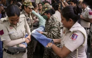 CEC ज्ञानेश कुमार के इस्तीफे पर अड़े छात्र: दिल्ली पुलिस ने दर्ज कीं 3 FIR, जंतर-मंतर पर जुटे AISA कार्यकर्ता| CEC protest Jantar Mantar CEC protest Jantar Mantar