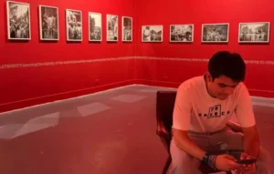Photo Exhibition पर महासंग्राम! Raihan vadra की तस्वीरों पर क्यों डरी सत्ता? सुप्रिया सुले और प्रियंका गांधी का फूटा गुस्सा Raihan vadra Photo Exhibition, Raihan vadra Photo Exhibition