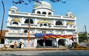 Gurudwaras in Faridabad, जहाँ कदम रखते ही मिलता है असीम शांति और अध्यात्म का अहसास Gurudwaras in Faridabad, Gurudwaras