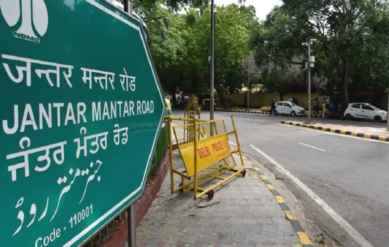 संसद, बोट क्लब के बाद अब जंतर-मंतर पर भी सन्नाटा: दिल्ली पुलिस ने छीना आंदोलनों का ऐतिहासिक ठिकाना| Jantar Mantar protest ban Jantar Mantar protest ban